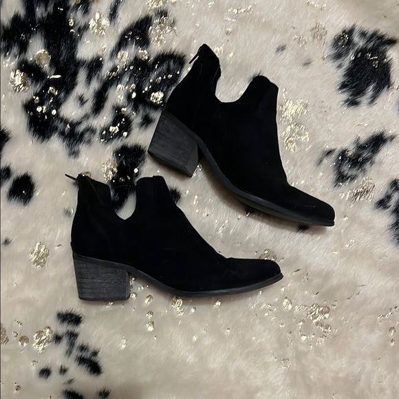 Women's Black Ankle Boots - Picture 1 of 6